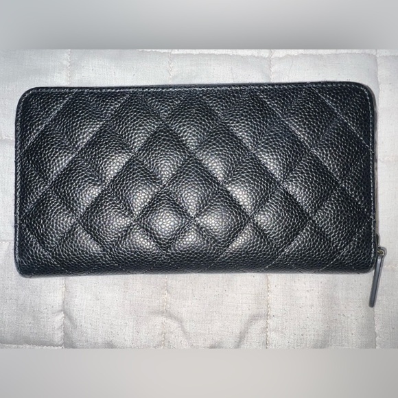 Chanel caviar large zip wallet in pristine condition - Picture 3 of 8